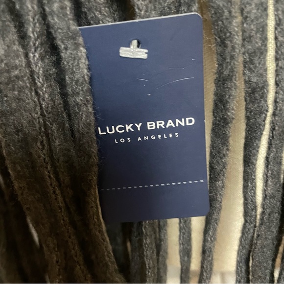 Lucky Brand brushed raschel knit fringed heathered dark gray scarf, NWT - Picture 5 of 6